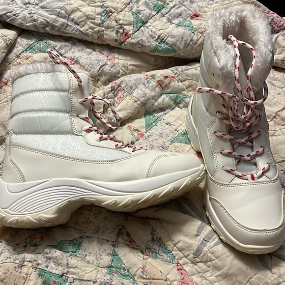 Girls white snow boots size 3.5 - Picture 2 of 5